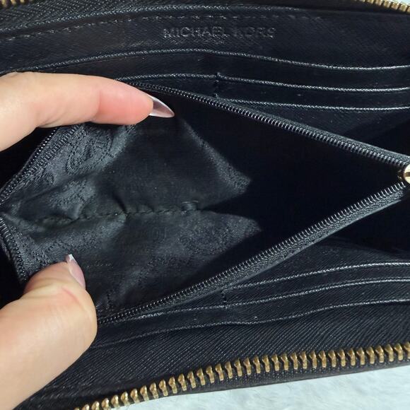 MICHAEL KORS Black Zip Around Wallet - Picture 10 of 11